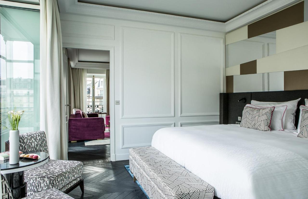 Fauchon L'Hotel פריז מראה חיצוני תמונה A bedroom at the Mandarin Oriental, Paris