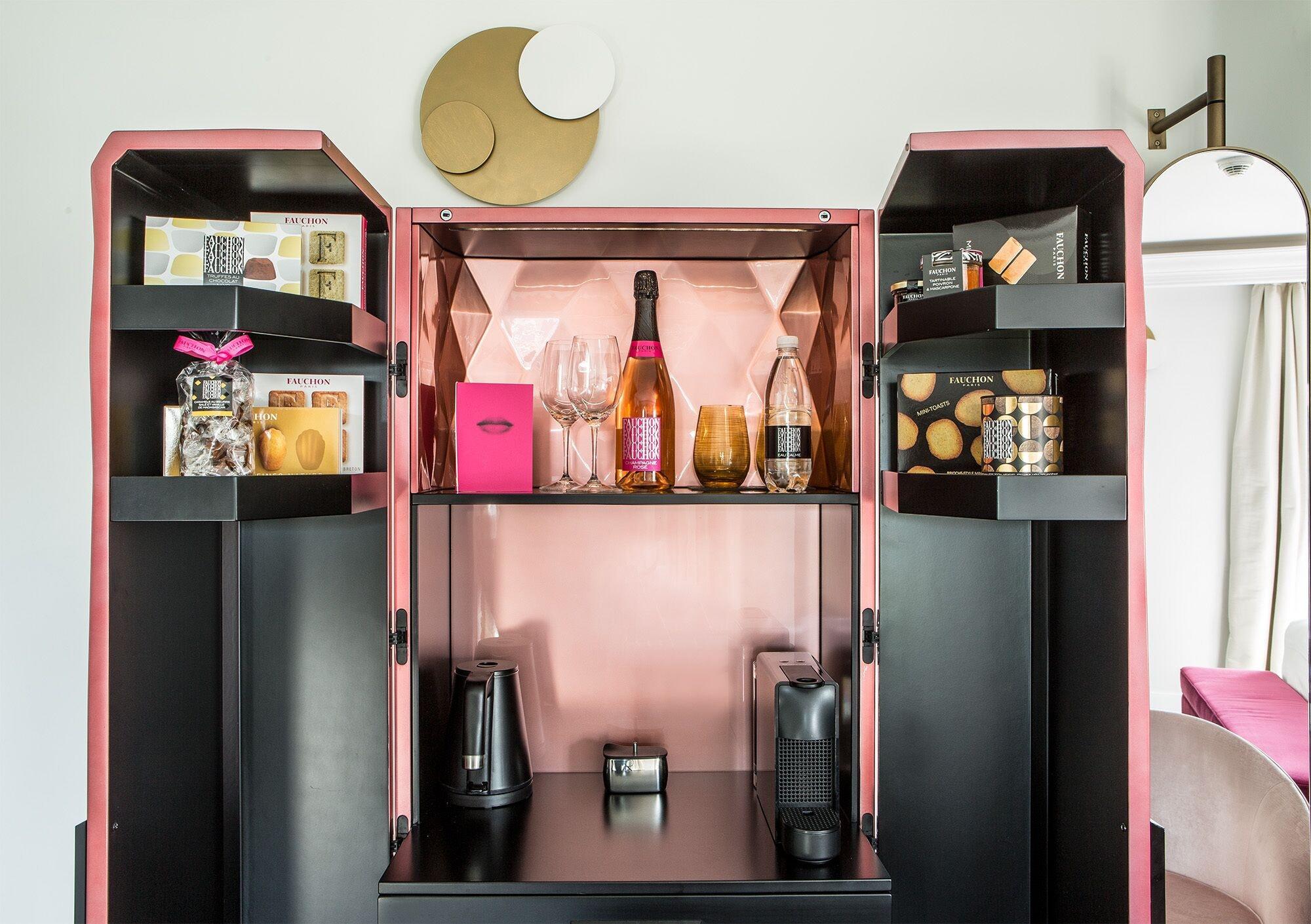 Fauchon L'Hotel פריז מראה חיצוני תמונה The interior of a mobile bar